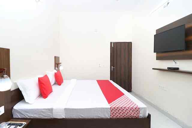 Deluxe Bed Room